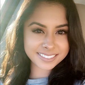 Meet your Posher, Zaira